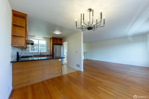 427 Ford St, Daly City, CA, 94014-2123 | Card Image