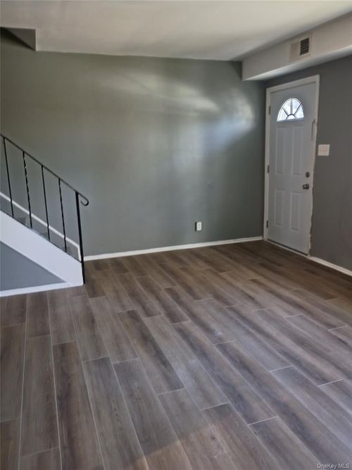 56 Wooded Ct, Calverton, NY, 11933-9710 | Card Image