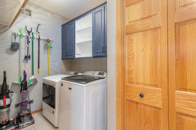 Main floor laundry | Image 23