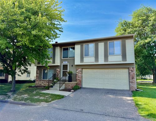 2952 Roundtree Dr, Troy, MI, 48083-2347 | Card Image