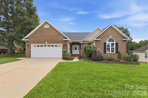 2918 24th Street Dr Ne, Hickory, NC, 28601-9258 | Card Image