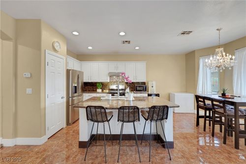 5437 Raccoon Valley Ln, Las Vegas, NV, 89122-8308 | Card Image