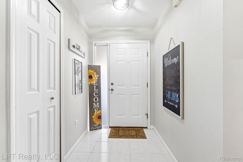 24595 Jason Dr, Brownstown Twp, MI, 48134-9183 | Card Image