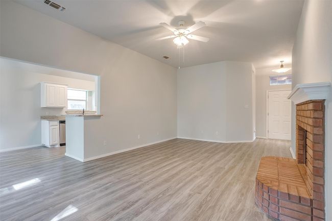 692 High Crest Dr, House other with 3 bedrooms, 2 bathrooms and null parking in Azle TX | Image 12
