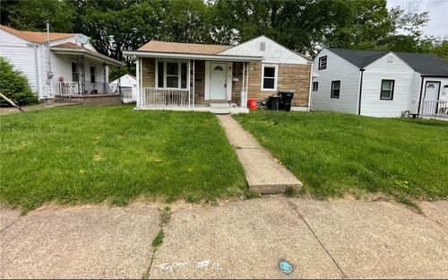 141 Carroll St, Aliquippa, PA, 15001-3901 | Card Image