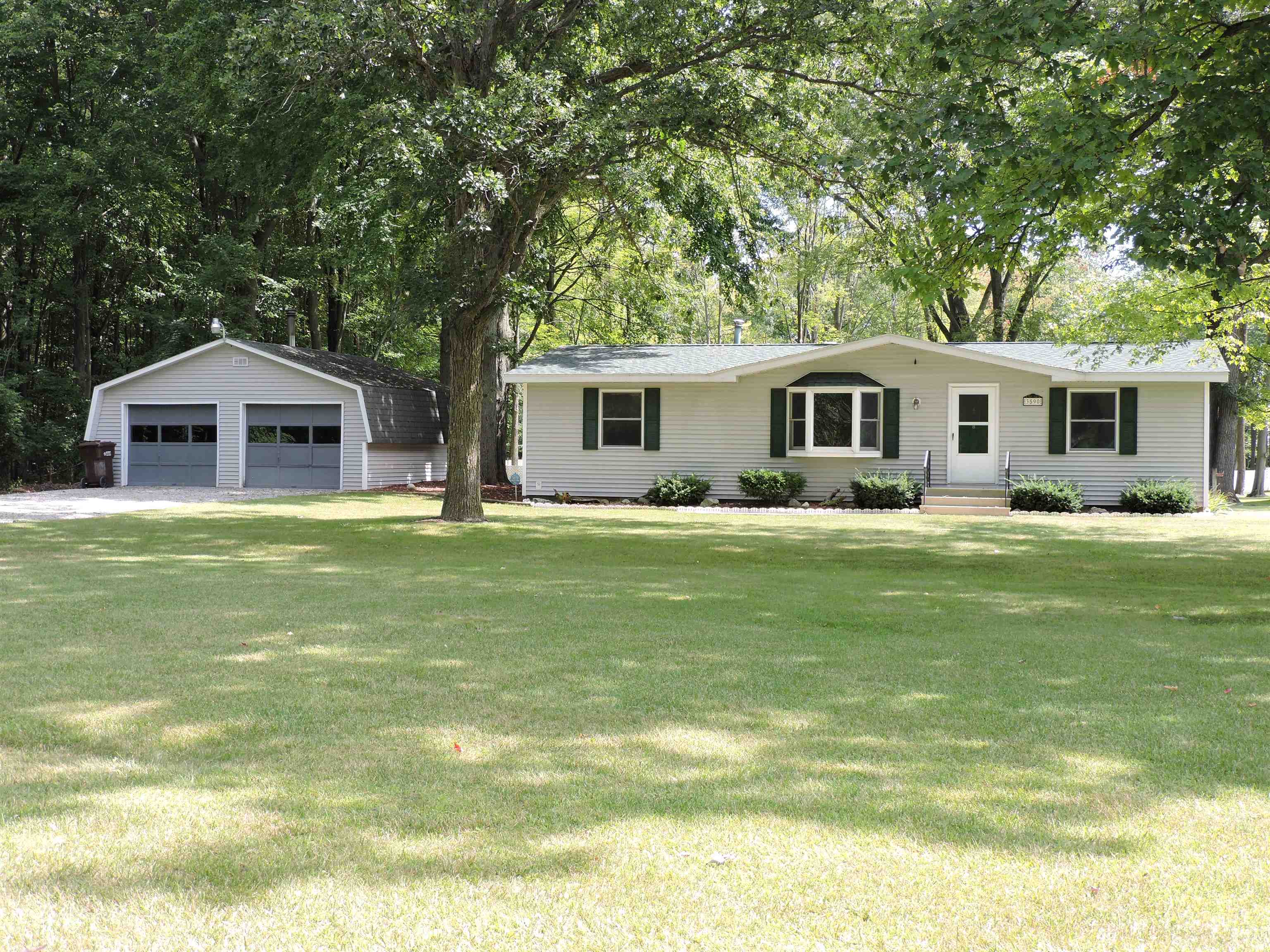 Carter Rd, Pinconning, MI 48650