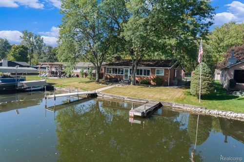 11109 Wynns Rd, Pinckney, MI, 48169-8111 | Card Image