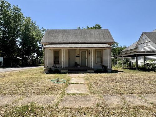418 W Pierce St, Mangum, OK, 73554-4064 | Card Image