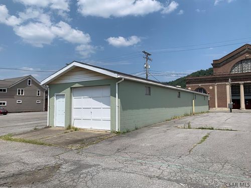 42 Walnut St, Johnstown, PA, 15901-1529 | Card Image
