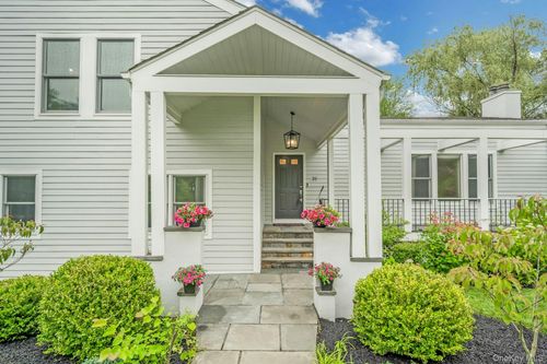 31 Pierce Dr, Pleasantville, NY, 10570-1011 | Card Image