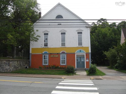 307 Main St, Liverpool, NS, B0T1K0 | Card Image