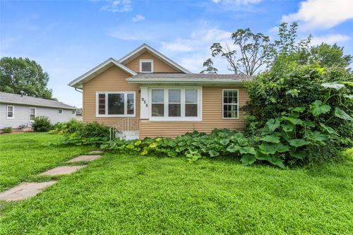 958 S Iowa Ave, Washington, IA, 52353-1125 | Card Image