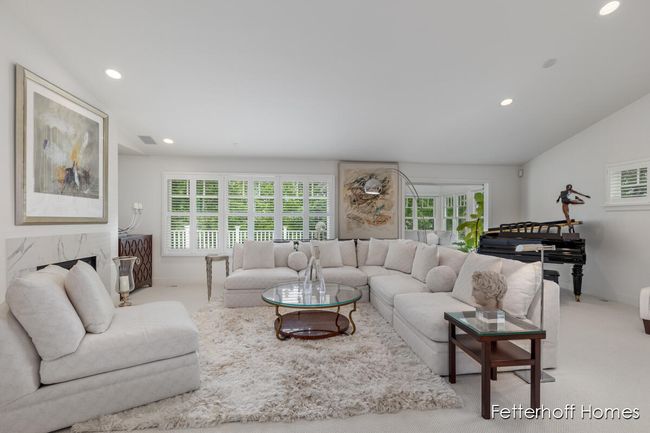 Living Room | Image 8