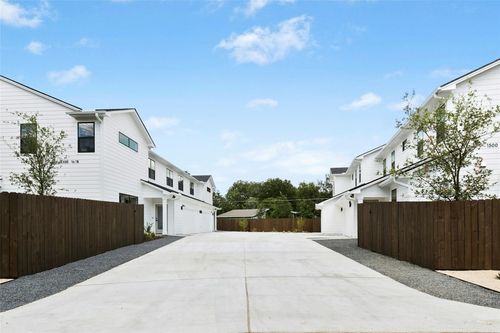 1a-1500 Sylvan Glade, Austin, TX, 78745-1845 | Card Image