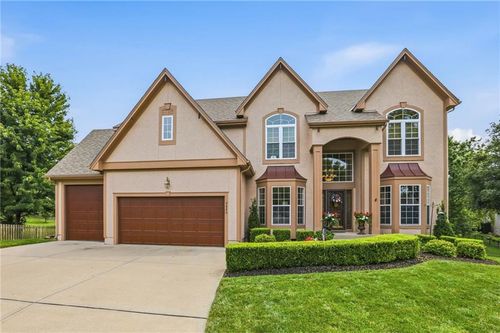 2603 Sw Winterbrook Cir, Lee's Summit, MO, 64081-2589 | Card Image