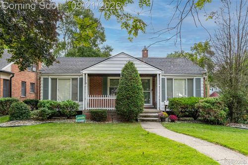 9665 Arcola St, Livonia, MI, 48150-3258 | Card Image