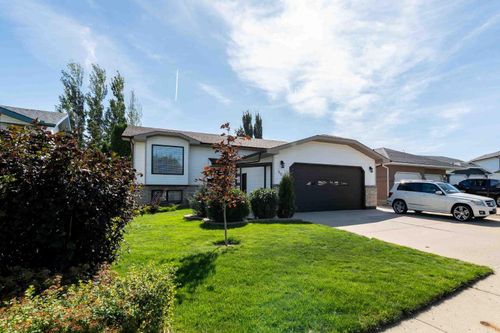 40 Storrs Cres Se, Medicine Hat, AB, T1B4J3 | Card Image