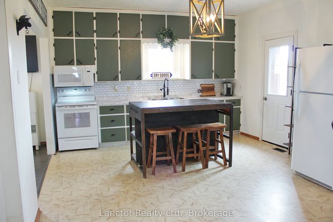402558 Grey Road 17, House other with 2 bedrooms, 2 bathrooms and 10 parking in Georgian Bluffs ON | Image 27