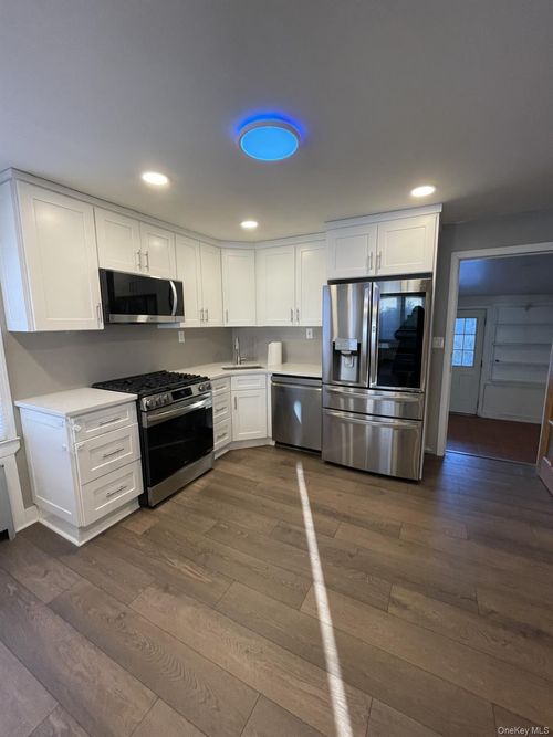 41 Ostend Rd, Island Park, NY, 11558-1016 | Card Image