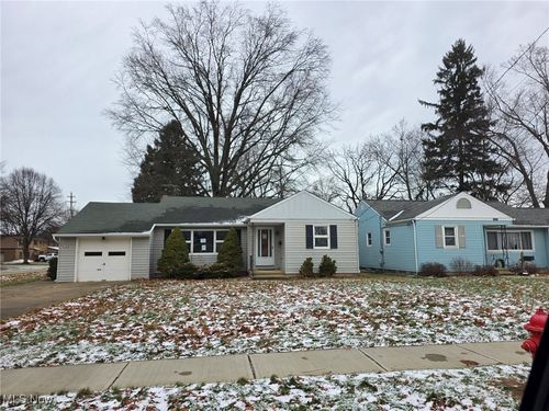 216 Kraft St, Berea, OH, 44017-1415 | Card Image