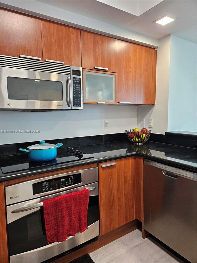 APT-2202 - 15051 Royal Oaks Ln, Condo with 2 bedrooms, 3 bathrooms and null parking in North Miami FL | Image 7
