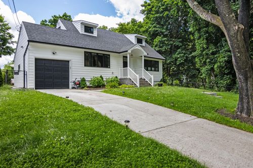 4 Donald Dr, Kings Park, NY, 11754-4704 | Card Image