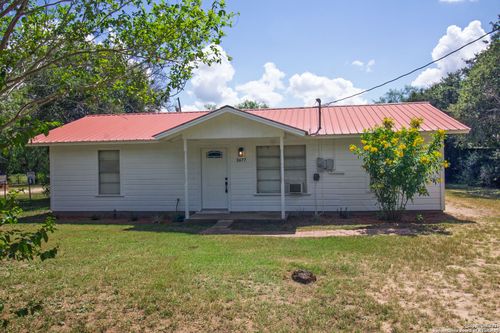 2677 Lehman Dr, Beeville, TX, 78102-7492 | Card Image