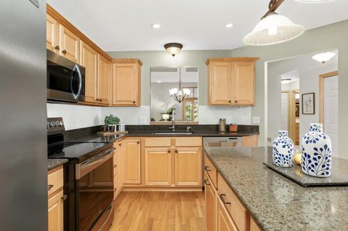 15675 Flackwood Way, Apple Valley, MN, 55124-5867 | Card Image