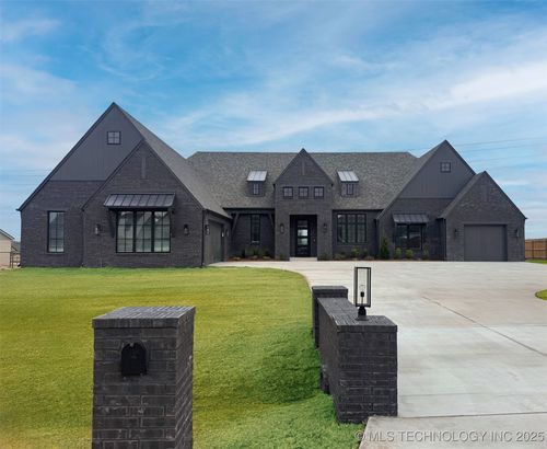 205 W 164th Pl S, Glenpool, OK, 74033-4489 | Card Image