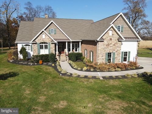 140 W Reynolds Rd, NEW OXFORD, PA, 17350-9017 | Card Image