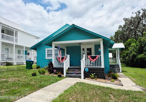122 Central Ave, Crescent City, FL, 32112-2604 | Card Image