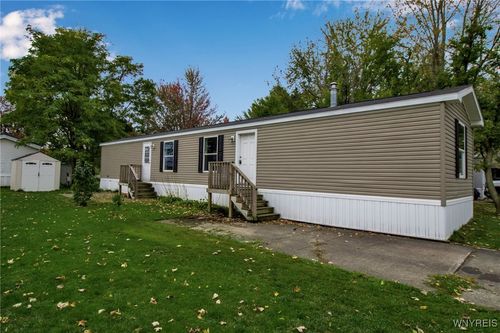 2 Pebbleridge Dr, Medina, NY, 14103-9563 | Card Image