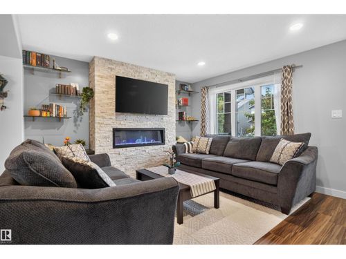 319 Desrochers Blvd Sw, Edmonton, AB, T6W3J1 | Card Image