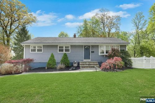 7 S 1st St, Park Ridge, NJ, 07656-1819 | Card Image