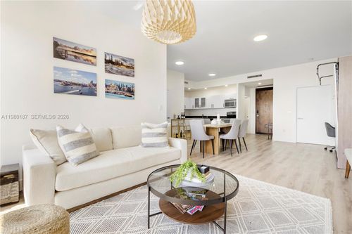 507-3250 Grand Ave, Miami, FL, 33133 | Card Image