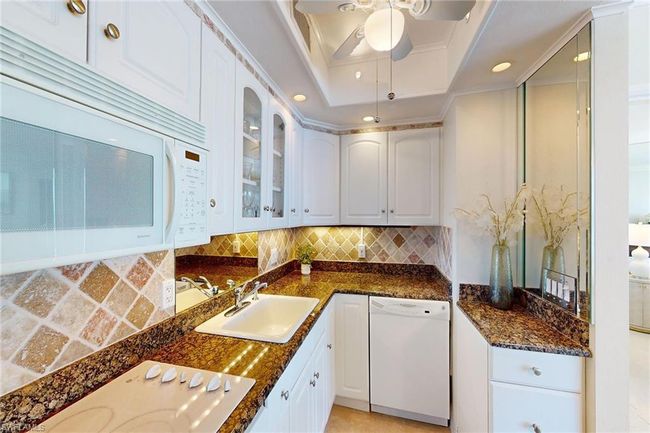 APT-1205 - 58 N Collier Blvd, Condo with 2 bedrooms, 2 bathrooms and 1 parking in MARCO ISLAND FL | Image 9