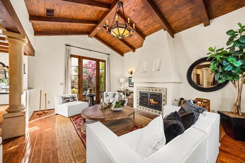 905 Laguna St, SANTA BARBARA, CA, 93101-1404 | Card Image