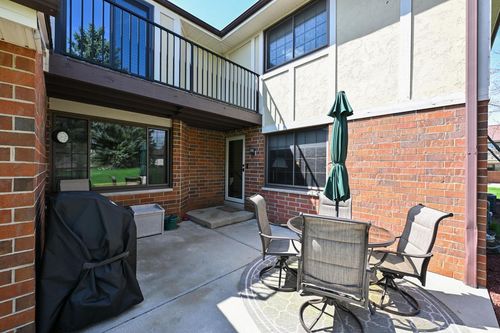 8187 S Forest Hills Circle, Franklin, WI, 53132 | Card Image