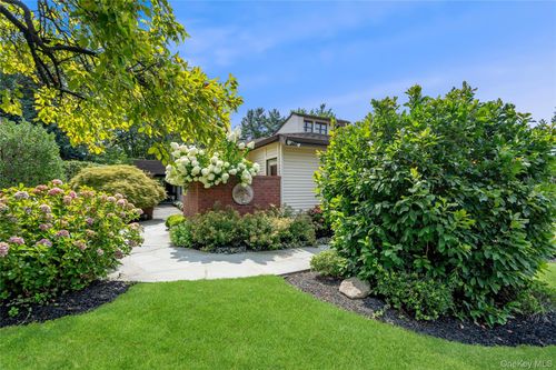 264 Sparrow Dr, Manhasset, NY, 11030-4007 | Card Image