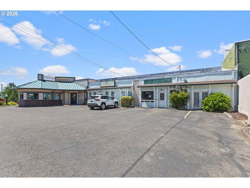 31 N Adams St, Coquille, OR, 97423-1858 | Card Image
