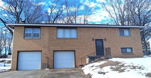 4200 Ne Chaumiere Rd, Kansas City, MO, 64117-1633 | Card Image