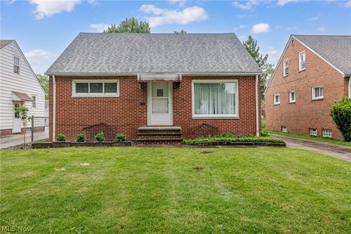 5670 Cherokee Dr, Lyndhurst, OH, 44124-3048 | Card Image