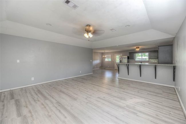 Guest house living area | Image 10