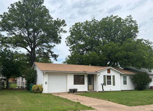1002 W Bloodworth St, Olney, TX, 76374-1328 | Card Image