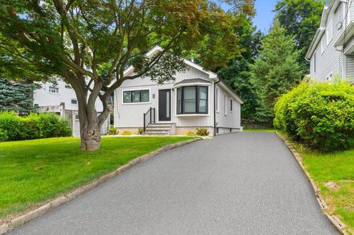 34 Woodside Ave, Elmsford, NY, 10523-2810 | Card Image