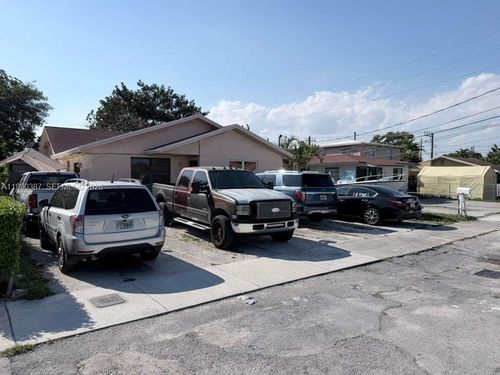 front-450 Nw 43rd Pl, Miami, FL, 33126-5451 | Card Image