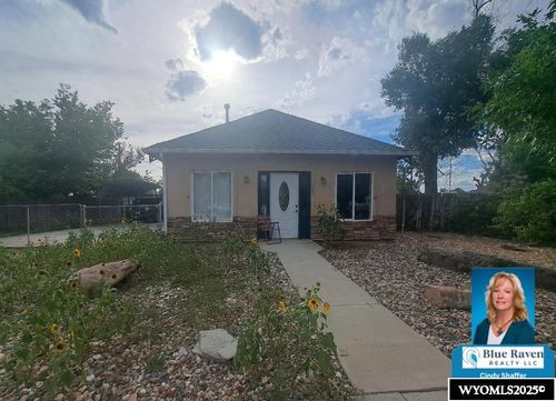 905 15th St, Wheatland, WY, 82201-2519 | Card Image