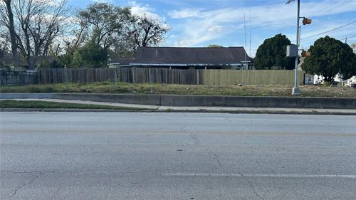 911 75th St, Houston, TX, 77011-2805 | Card Image