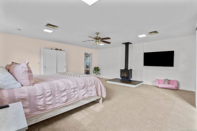 11 Barmore Dr W, House other with 3 bedrooms, 2 bathrooms and 4 parking in Stamford CT | Image 9