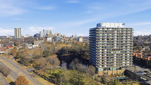 unit-4b-2300 Riverside Dr, Tulsa, OK, 74114-2402 | Card Image